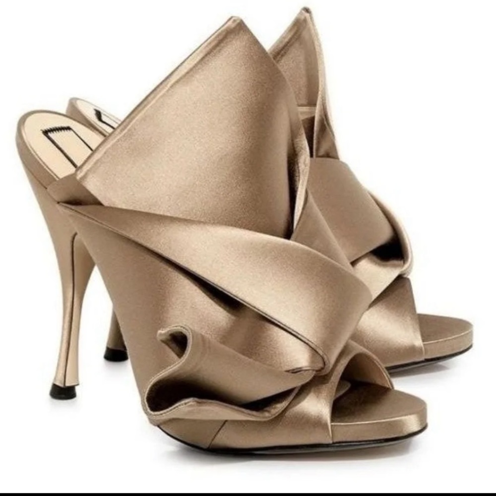 N 21 beautiful bow satin heels